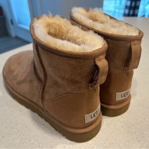 UGG Chestnut Classic Minis Boots Men’s 11